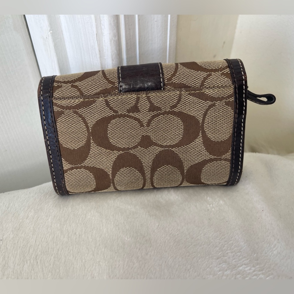 Coach Signature Small Wallet GUC - Picture 2 of 9